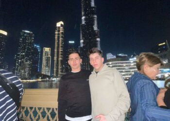 Jorge Cárdaba (i) en Dubái en las jornadas precedentes al ataque iraní sobre Emiratos./ E.A.