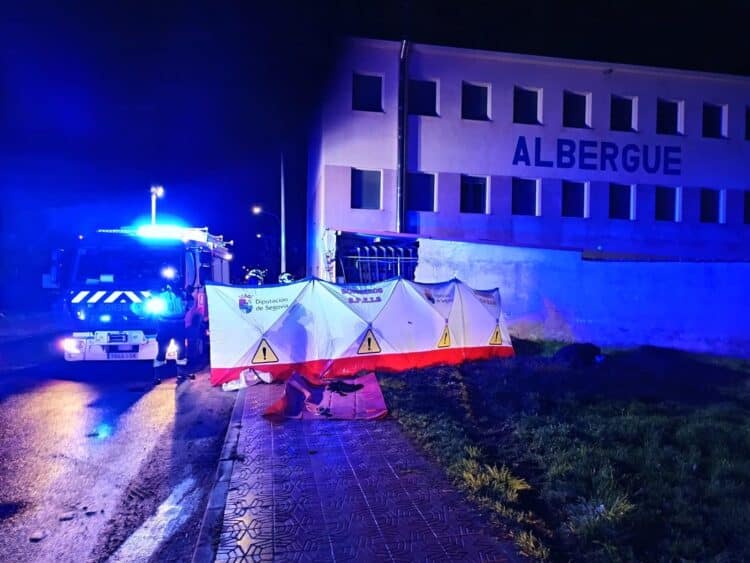 Servicios de emergencia en el lugar del accidente / DIPUTACIÓN