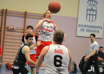 El Dibaq CD Base firmó un partido redondo para superar a uno de los conjuntos de referencia de la categoría, el Agrocesa Aldeamayor. / EVA DE SANTOS