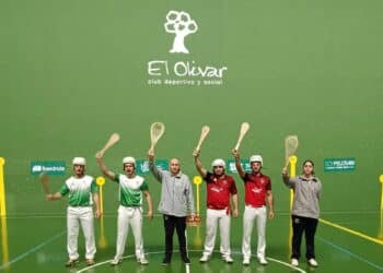 Los protagonistas del partido de pala corta en Zaragoza./ CP VALLELADO