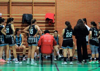 El Dibaq CD Base femenino, durante un tiempo muerto/CD BASE