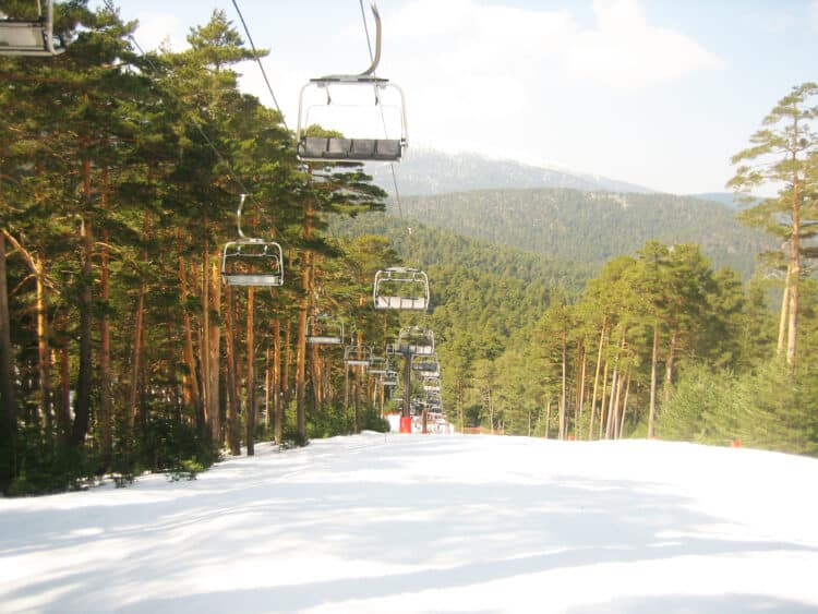 El Gobierno mantiene el agravio contra Navacerrada y amenaza su demolición 1 Estación de esquí de Navacerrada. Fotografías cedidas por Jose María Hernando /ICAL.