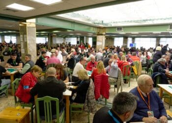 Vista del salón principal del Hotel Puerta de Segovia donde se realiza el torneo./ HÉCTOR CRIADO