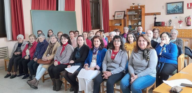 Jornada por el 8-M en la Asociación de Cantimpalos. / L. MATARRANZ