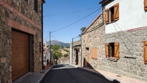 Panorámica desde el altozano 6 La calle del camino al cementerio.