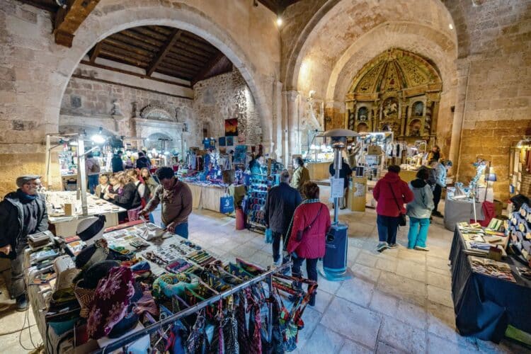 Interior de la Iglesia de San Miguel. / La Martina y El Adelantado