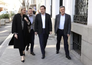 Mañueco: “Si me dan a elegir, prefiero un gobierno en solitario” 5 Fernández Mañueco acude a la junta directiva nacional del PP en Madrid. / Juan Lázaro