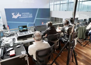 Se estima que el cien por cien del escrutinio pueda conocerse en torno a las 23 horas del domingo. / Eduardo Margareto