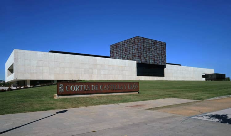 Desde la formación de la nueva Cámara se abren dos meses para la investidura del candidato a la Presidencia de la Junta.