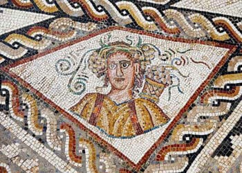 Detalle de uno de los mosaicos, el de las cuatro estaciones, del yacimiento ubicado en Quintanilla de la Cueza, Palencia.