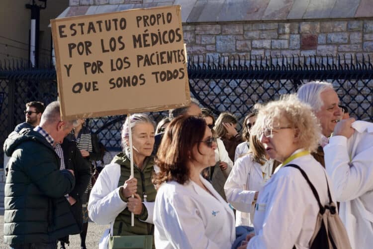 Tercera jornada de paro en protesta contra el Estatuto Marco planteado del Ministerio de Sanidad. / Carlos S. Campillo