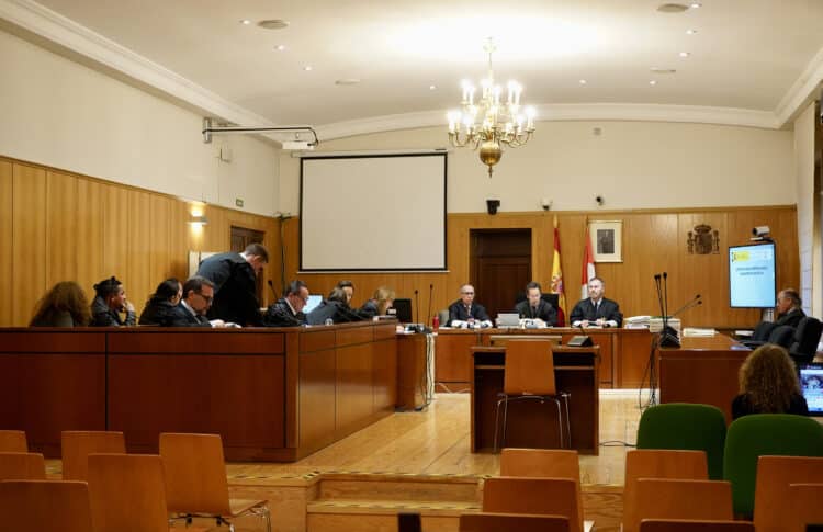 La Audiencia Provincial de Valladolid suspende el juicio al no presentarse la principal acusada.