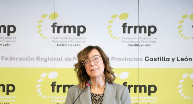 La Presidenta de la FRMPCyL presenta el Plan de Formación para empleados públicos. / Leticia Pérez