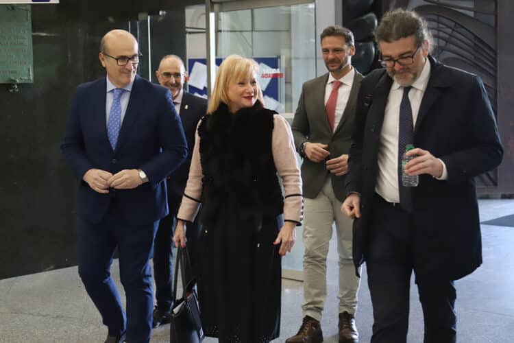 La Consejera de Industria inaugura la jornada de lanzamiento del programa DrIH. / María Lorenzo