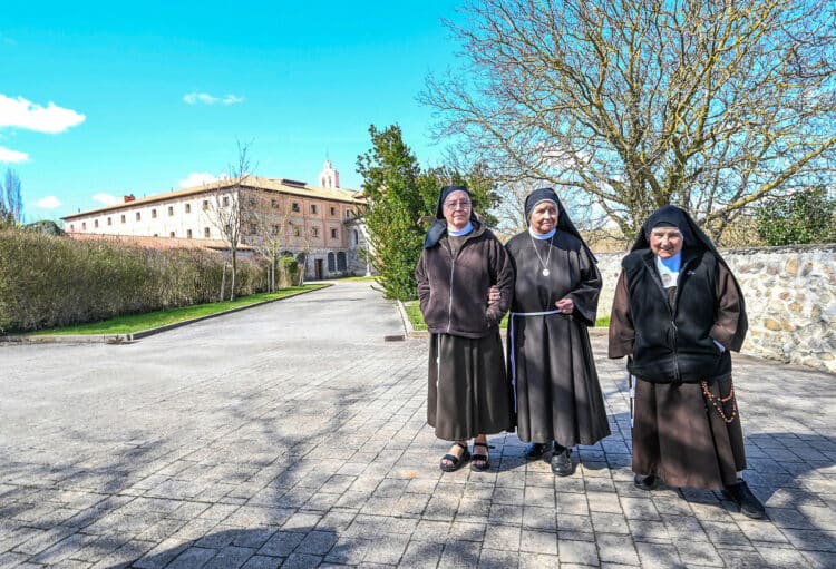Sobre las 10 de la mañana de este jueves se produjo la entrega de las llaves. / Ricardo Ordóñez