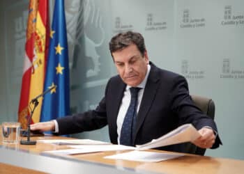 El Portavoz de la Junta de Castilla y León, Carlos Fernández Carriedo, informa en rueda de prensa de los acuerdos aprobados en el Consejo de Gobierno. / Rubén Cacho