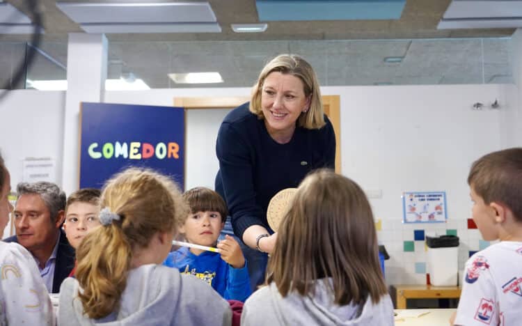 ‘Conciliamos’ bate récord de participación, con 3.701 niños 1 Visita de la Consejera de Familia al Colegio Joaquín Díaz de La Cistérniga, en Valladolid. / Valladolid