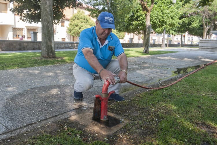 Trabajador municipal de Navas San Antonio / DIPUTACIÓN