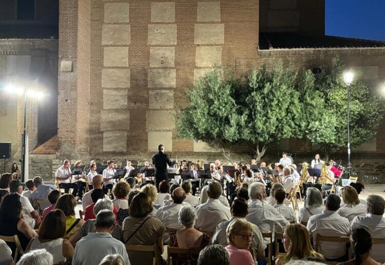 Actuación del programa en Nava de la Asunción / RR.SS. BANDA DE NAVA