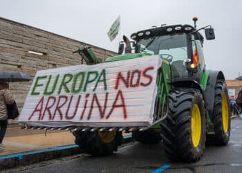 Uno de los tractores que participó en las protestas del pasado febrero en la Vía Roma de Segovia./ HÉCTOR CRIADO