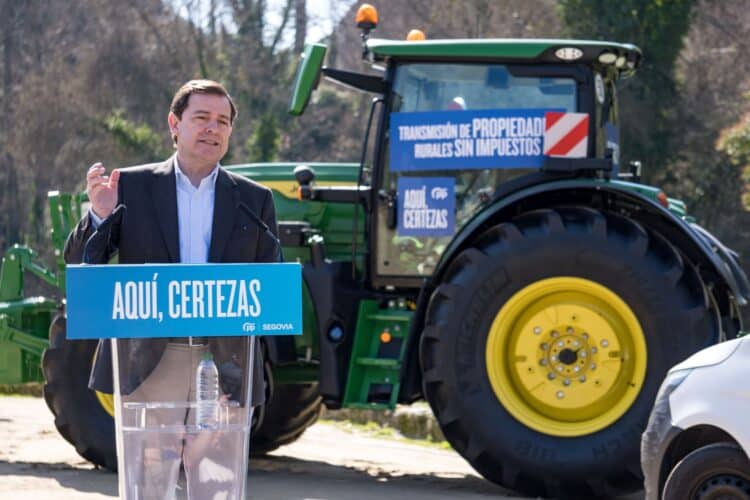 Mañueco reivindica una campaña “de certezas” alejada del “ruido” 1 Alfonso Fernández Mañueco durante su intervención./HECTOR CRIADO