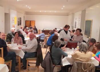 Cata solidaria en Cantimpalos. /LOURDES MATARRANZ