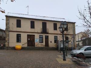Edificio público en la Plaza de la Constitución de Hontoria.