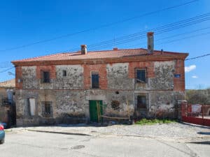 Oteros, vaguadas y valles (II) 3 Confluencia entre la Plaza del Obispado y la calle de la Iglesia.