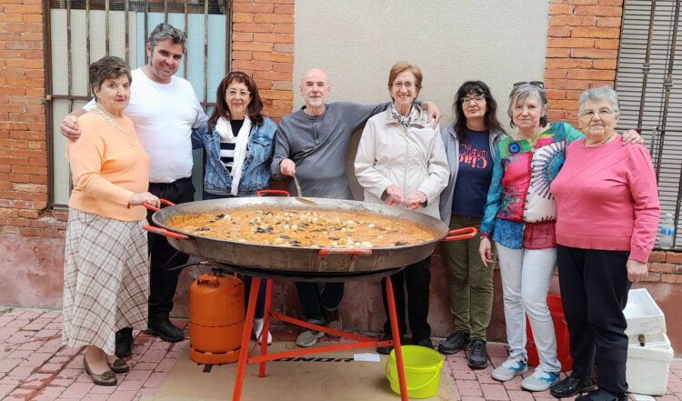Participantes en la paella/LOURDES MATARRANZ