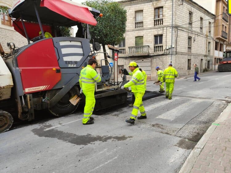 Intervenciones para mejorar la seguridad vial en Cuéllar 1 Labores de asfaltado. /AYUNTAMIENTO DE CUÉLLAR