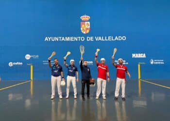 Instante previo al duelo entre el equipo segoviano y Tenis Pamplona./CP VALLELADO
