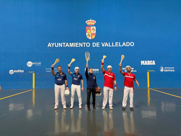 Instante previo al duelo entre el equipo segoviano y Tenis Pamplona./CP VALLELADO