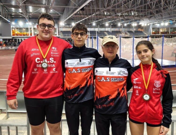 Delegación del club segoviano en el Autonómico en Salamanca./CAS