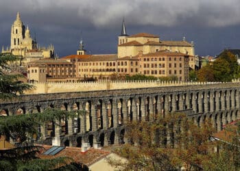Acueducto, Catedral y recinto amurallado de Segovia. / MARIO ANTÓN LOBO