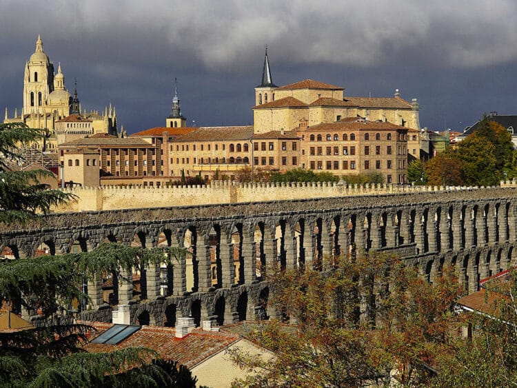 Acueducto, Catedral y recinto amurallado de Segovia. / MARIO ANTÓN LOBO