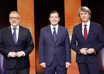 Los candidatos a la Presidencia de la Junta de Castilla y León, Carlos Pollán (Vox), Alfonso Fernández Mañueco (Partido Popular) y Carlos Martínez (PSOE). / MIRIAM CHACÓN - ICAL