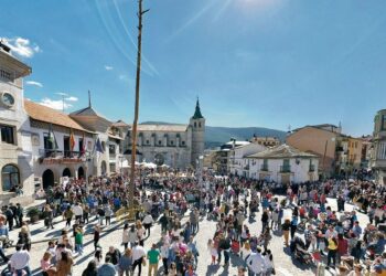 Panorámica de la fiesta en la Plaza de la Constitución. / Ayuntamiento de El Espinar