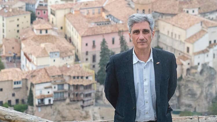 “Un acuerdo imprescindible sería la ilegalización de todas aquellas organizaciones que busquen la destrucción, por secesión de una de sus partes, de España” 1 Iván Vélez Cipriano