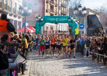Corredores toman la salida durante la edición pasada./HÉCTOR CRIADO