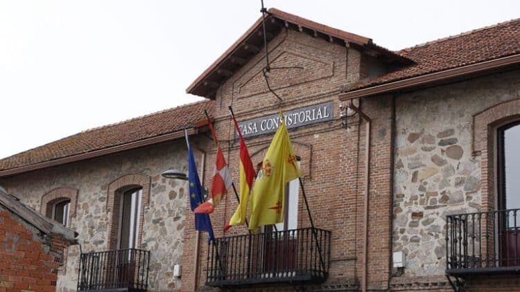 Casa Consistorial de Navas de Oro en una fotografía de archivo / NEREA LLORENTE