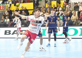 Pablo Herranz en el encuentro entre BM Nava y Granollers del presente curso./AMADOR MARUGÁN