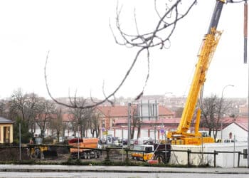 Inicio de las obras en la parcela de la avenida Juan Carlos I. / MARIO ANTÓN LOBO