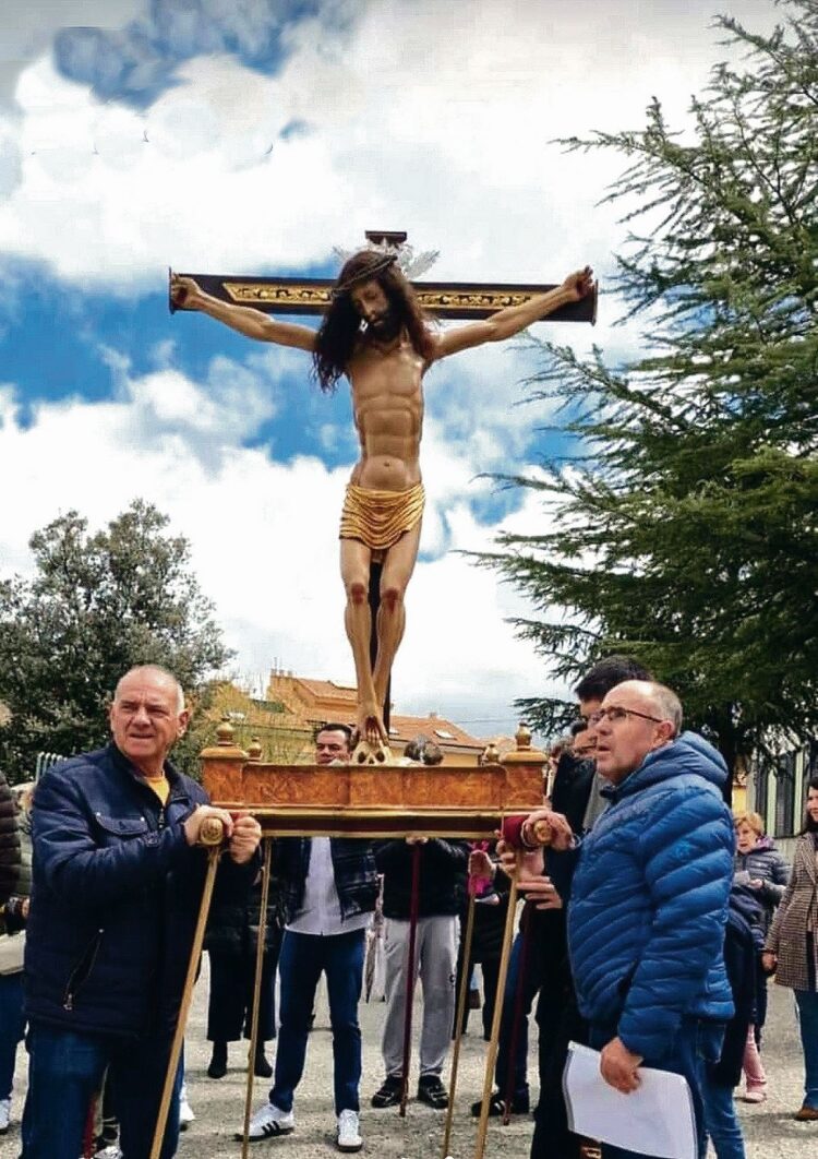 El Cristo de las Melenas y la Virgen de la Soledad se encuentran en Otero 1 Procesión con el Cristo de las Melenas. / Ayuntamiento de Otero de Herreros