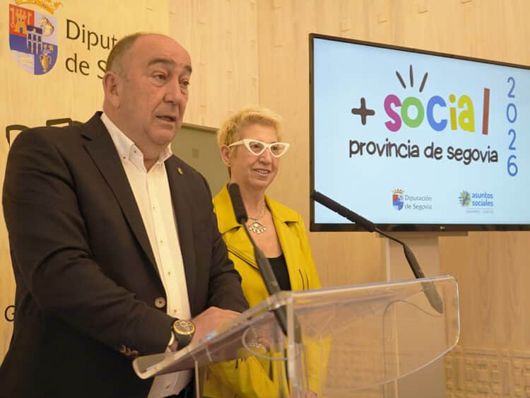El presidente de la Diputación y responsable de Asuntos Sociales, Miguel Ángel de Vicente, y la jefa de Servicio de Acción Social, Mar Martínez, durante la presentación de la planificación. / DIPUTACIÓN