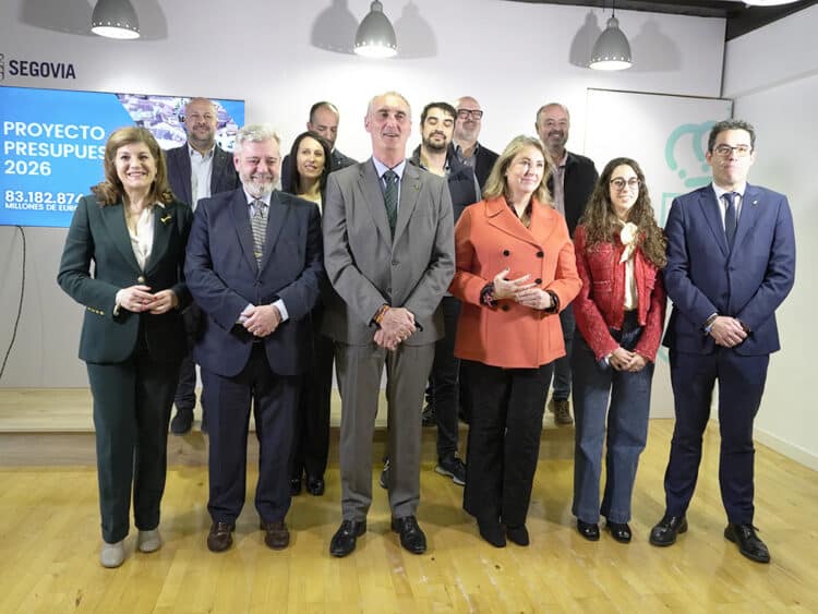 Equipo de Gobierno del Ayuntamiento de Segovia, durante la presentación del proyecto de Presupuestos. / HÉCTOR CRIADO