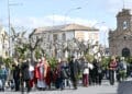 Procesión del Domingo de Ramos tras su bendición a la puerta de la ermita / AMADOR MARUGÁN