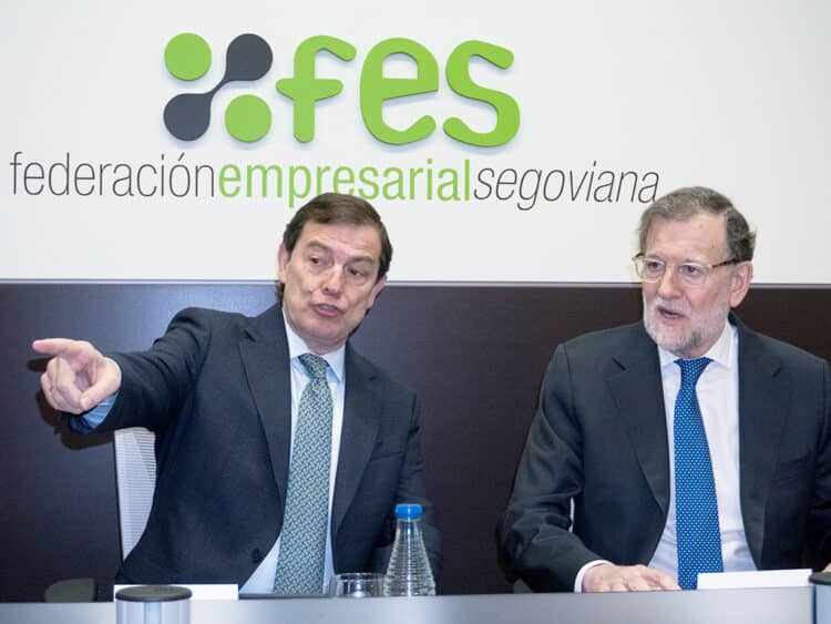 Alfonso Fernández Mañueco y Mariano Rajoy, en la sede de la FES. / HÉCTOR CRIADO