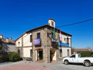 Oteros, vaguadas y valles (II) 5 Edificio del Ayuntamiento de Revenga.
