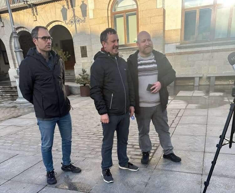 Visita de Toni Valero a El Espinar / IU