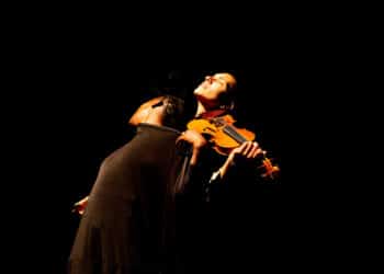 Trayectoria del Polvo. / Ella Poema